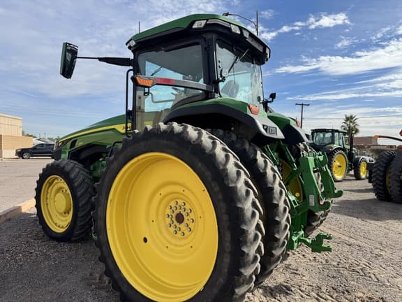 Image of John Deere 8R 230 equipment image 2