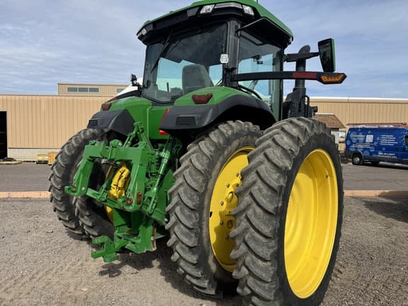 Image of John Deere 8R 230 equipment image 4