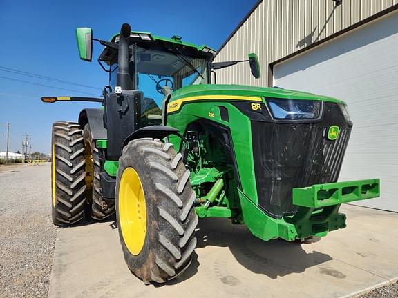 Image of John Deere 8R 230 equipment image 1