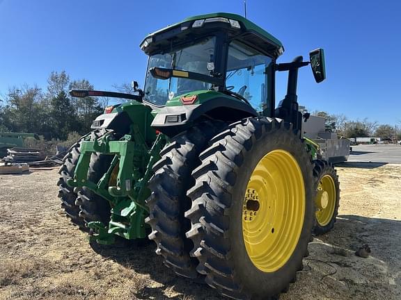 Image of John Deere 8R 230 equipment image 2