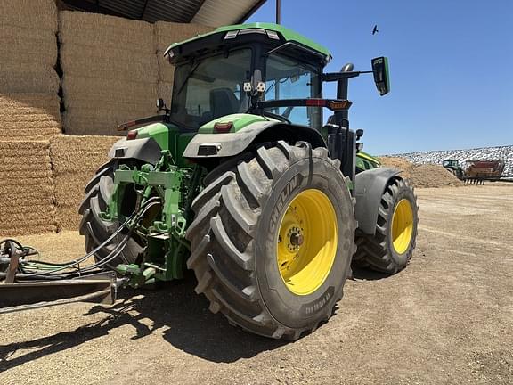 Image of John Deere 8R 230 equipment image 2