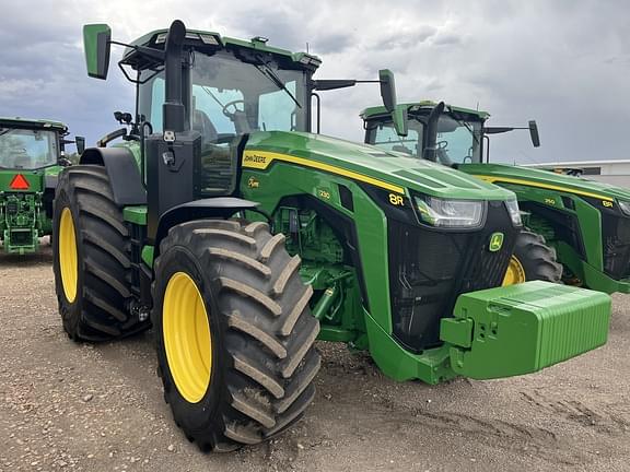 Image of John Deere 8R 230 equipment image 2
