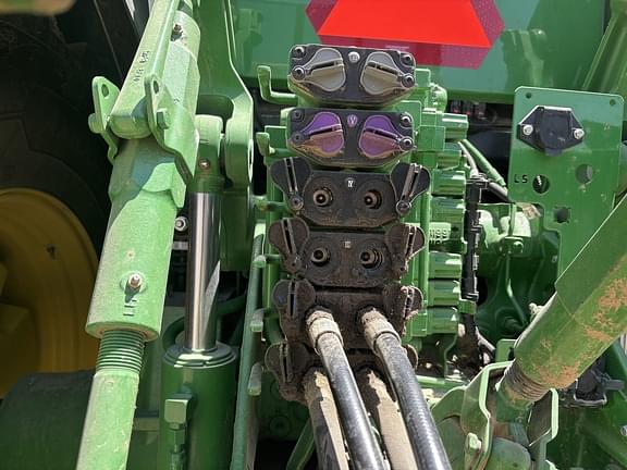 Image of John Deere 8R 230 equipment image 4