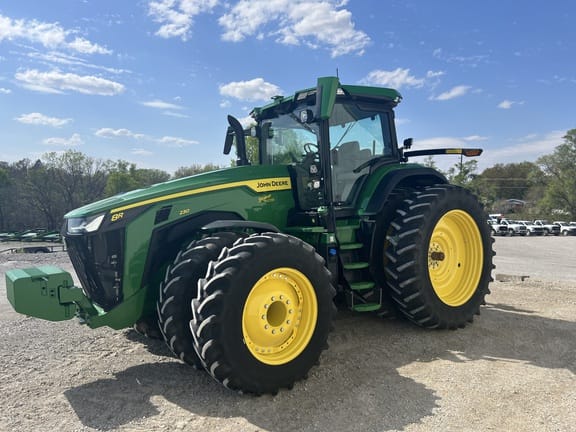 Main image John Deere 8R 230