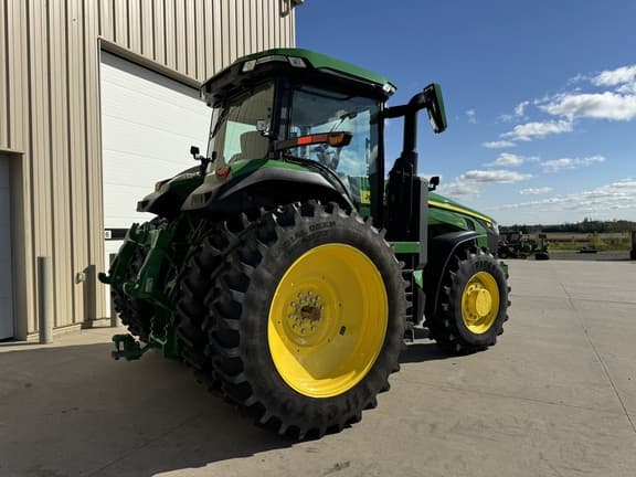 Image of John Deere 8R 230 equipment image 2