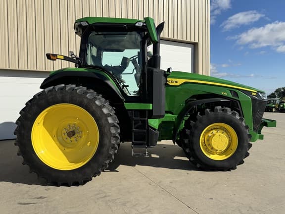 Image of John Deere 8R 230 equipment image 1