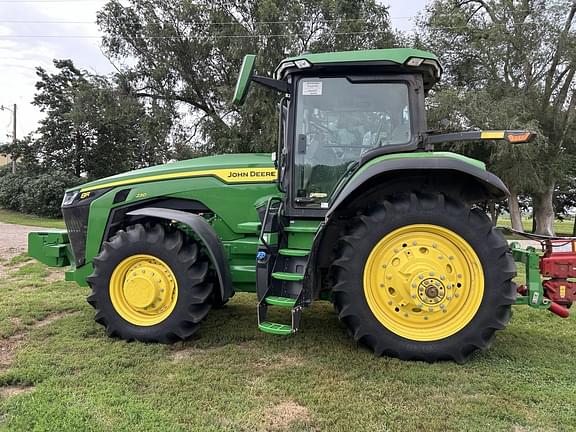 Image of John Deere 8R 230 equipment image 1