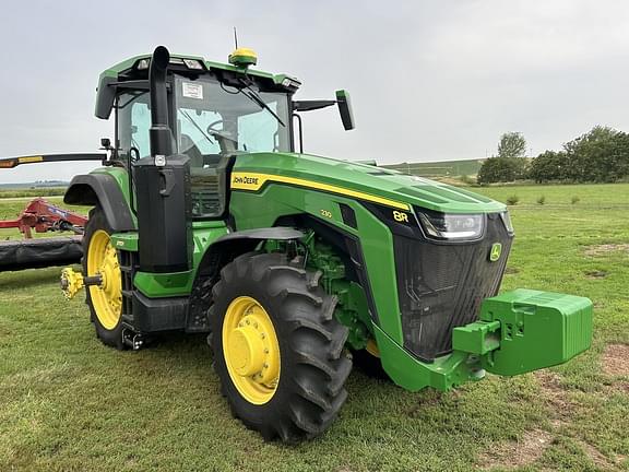 Image of John Deere 8R 230 equipment image 3