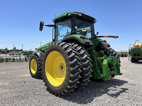 Image of John Deere 8R 230 equipment image 2