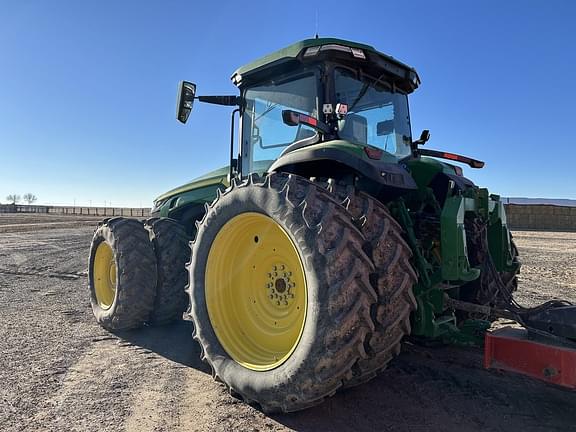 Image of John Deere 8R 230 equipment image 2