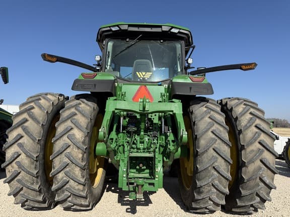 Image of John Deere 8R 230 equipment image 3