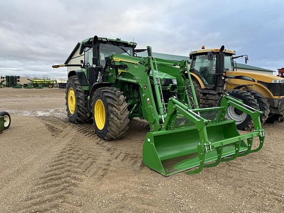 Image of John Deere 8R 230 equipment image 2