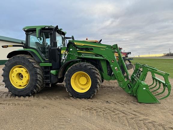 Image of John Deere 8R 230 equipment image 3