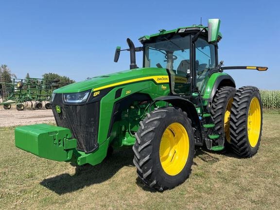 2023 John Deere 8R 250 Equipment Image0
