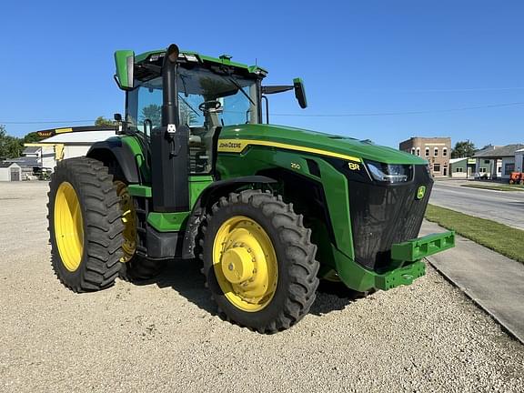 Image of John Deere 8R 250 equipment image 2