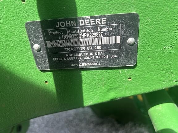 Image of John Deere 8R 250 equipment image 2
