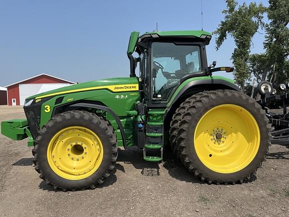 Image of John Deere 8R 250 equipment image 1