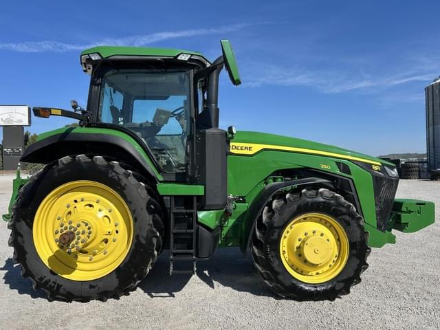 Image of John Deere 8R 250 equipment image 3