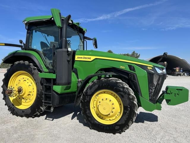 Image of John Deere 8R 250 equipment image 1