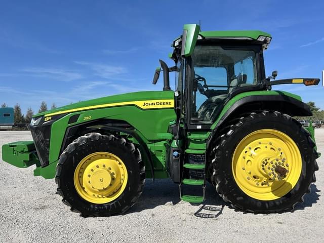 Image of John Deere 8R 250 equipment image 2
