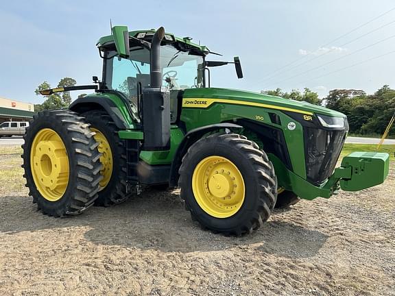 Image of John Deere 8R 250 equipment image 3