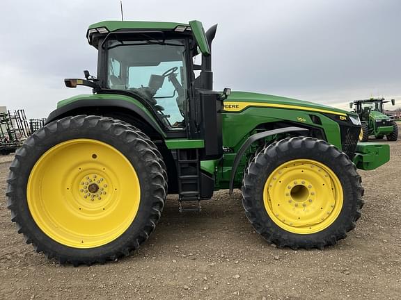 Image of John Deere 8R 250 equipment image 2