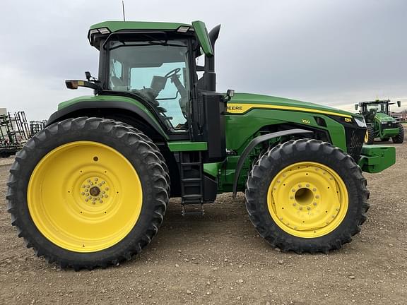 Image of John Deere 8R 250 equipment image 3