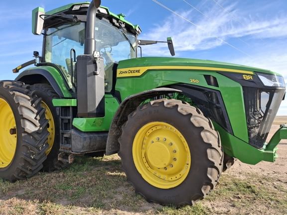2023 John Deere 8R 250 Equipment Image0