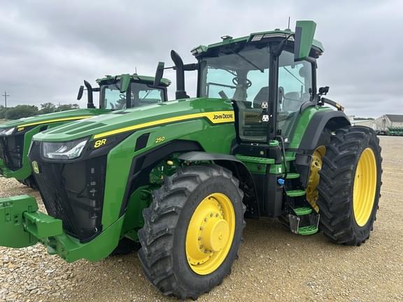 Image of John Deere 8R 250 equipment image 4