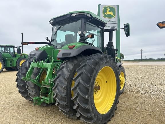Image of John Deere 8R 250 equipment image 2
