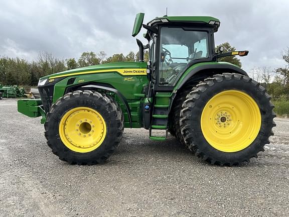 Image of John Deere 8R 250 equipment image 2