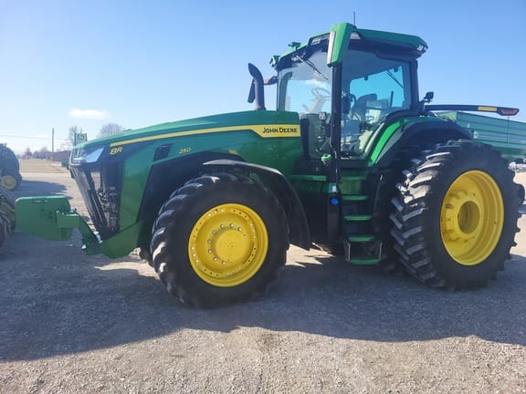 2023 John Deere 8R 250 Equipment Image0