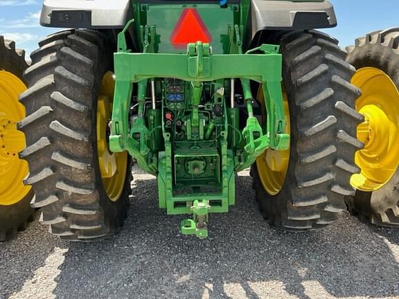 Image of John Deere 8R 250 equipment image 2