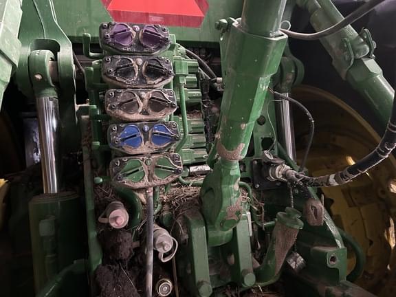 Image of John Deere 8R 250 equipment image 2
