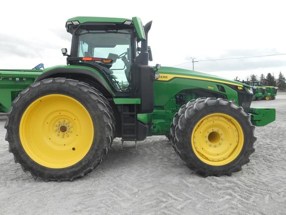Image of John Deere 8R 250 equipment image 3