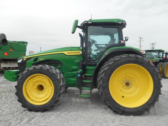 Image of John Deere 8R 250 equipment image 2