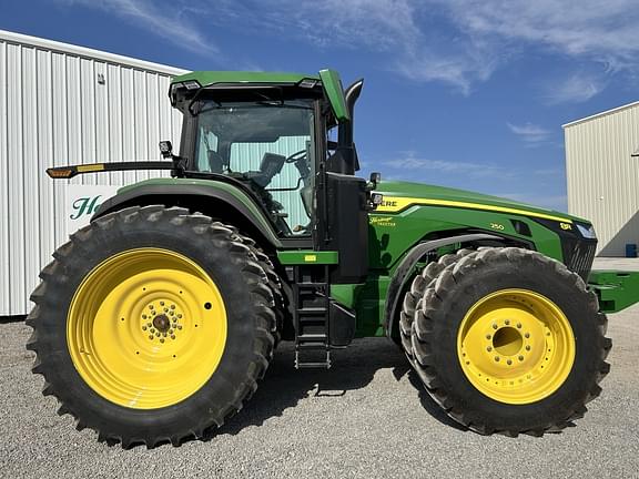 Image of John Deere 8R 250 equipment image 1