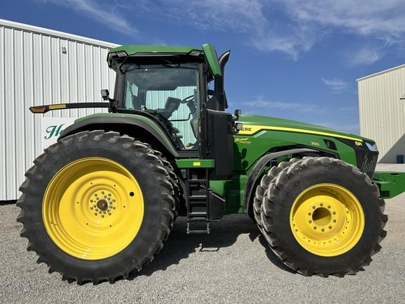 Image of John Deere 8R 250 equipment image 1