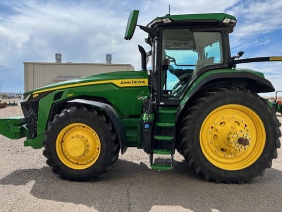 Image of John Deere 8R 250 equipment image 1