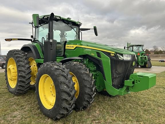 Image of John Deere 8R 250 equipment image 3