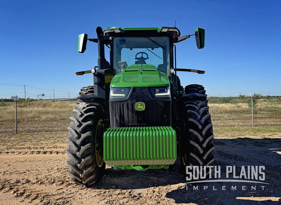 Image of John Deere 8R 250 equipment image 2