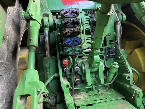 Image of John Deere 8R 250 Image 1