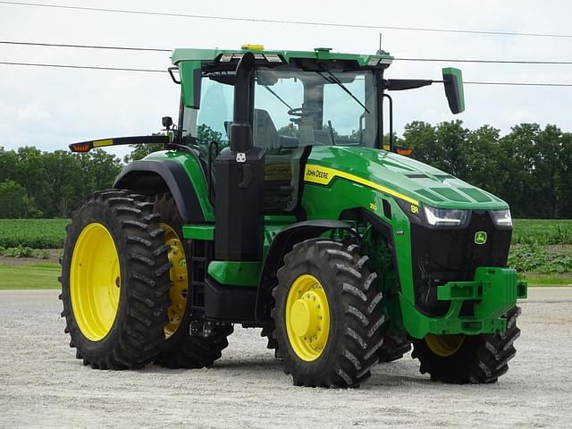 Image of John Deere 8R 250 equipment image 2