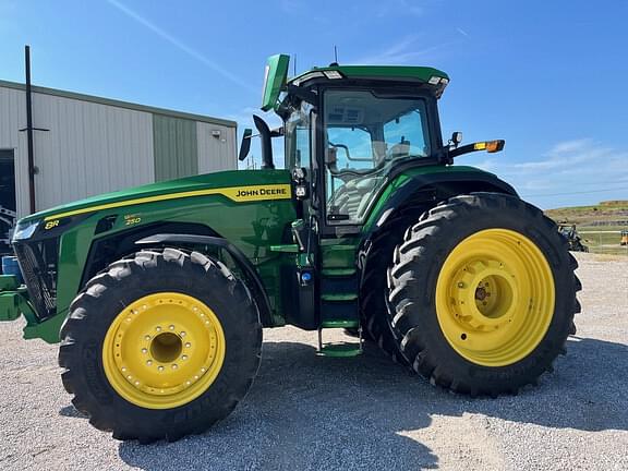 Image of John Deere 8R 250 equipment image 1