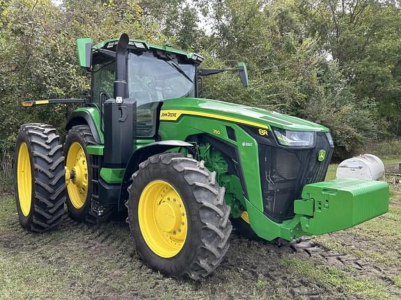 Image of John Deere 8R 250 equipment image 1