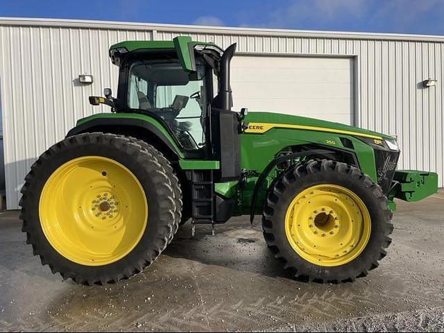 Image of John Deere 8R 250 equipment image 2