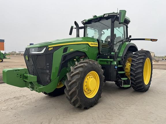 Image of John Deere 8R 250 equipment image 4