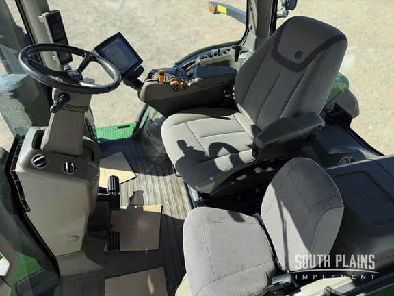 Image of John Deere 8R 250 equipment image 4