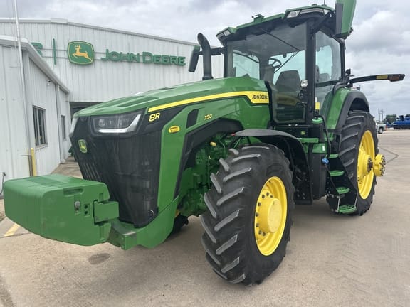2023 John Deere 8R 250 Equipment Image0