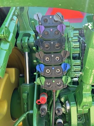 Image of John Deere 8R 250 equipment image 4